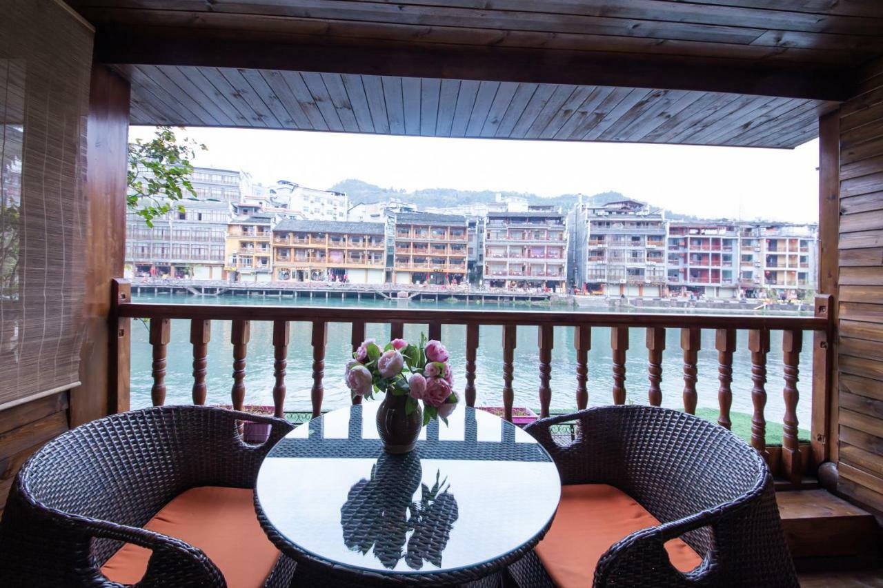 Flower Time Inn Fenghuang Exterior photo