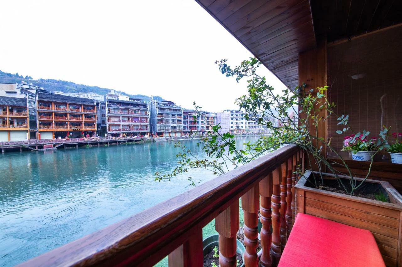 Flower Time Inn Fenghuang Exterior photo